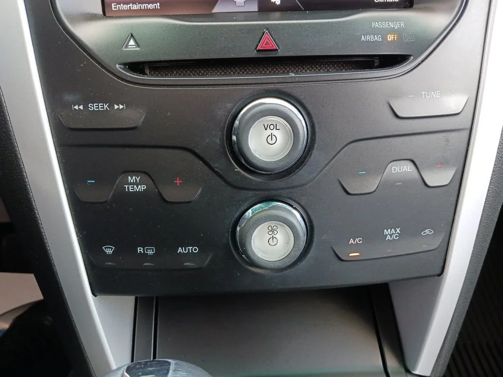 Used 2015 White Ford XLT image 23