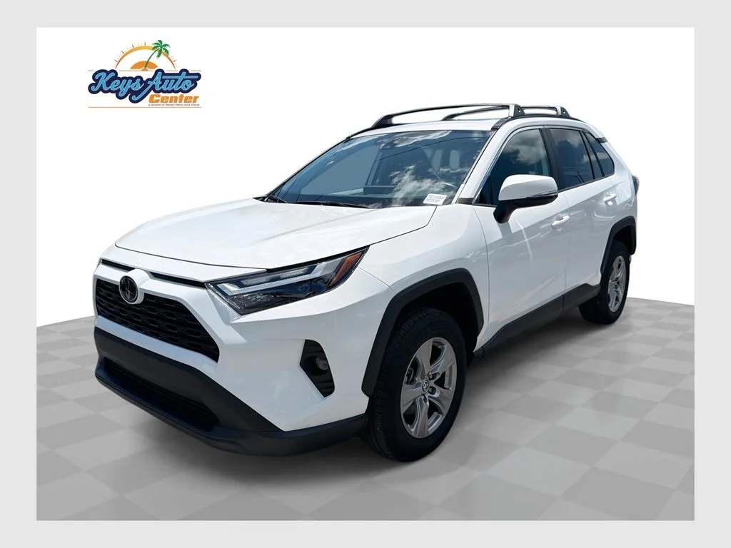 Used 2025 White Toyota XLE image 1