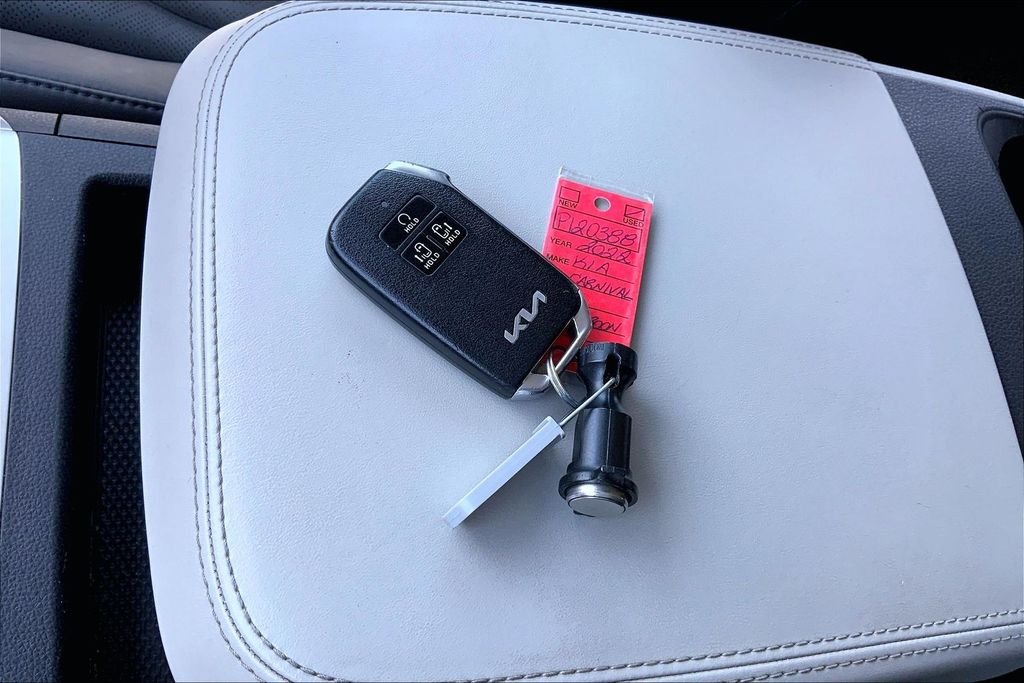 Used 2022 Red Kia LXS image 35