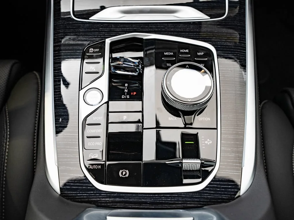 New 2027 White Metallic BMW xDrive40i image 42