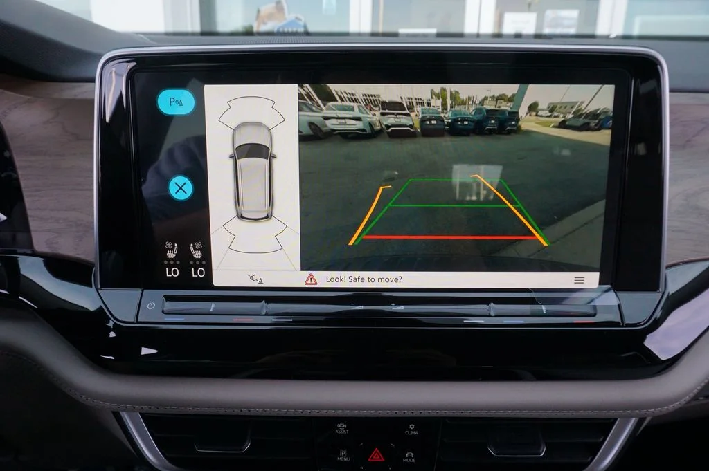 New 2026 Silver Volkswagen SE w/Technology image 23