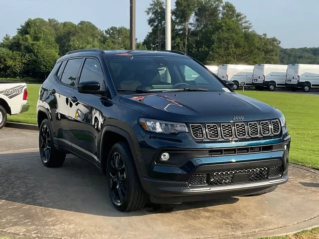 New 2026 Fathom Blue Pearl Coat Jeep Latitude image 9
