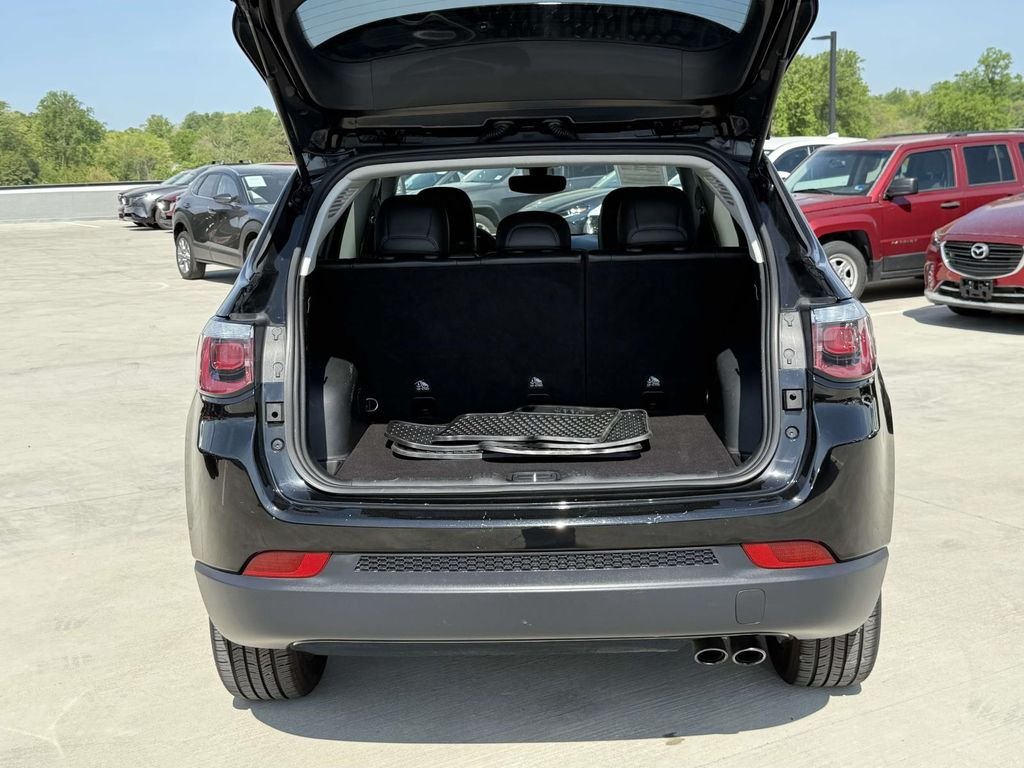 Used 2018 Black Jeep Latitude image 32
