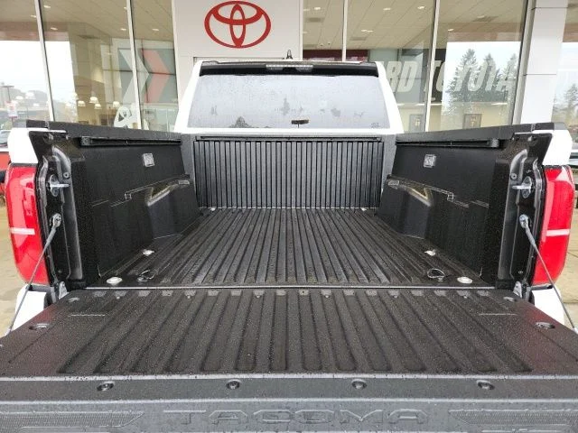 2026 Toyota Tacoma SR5 - Photo 11