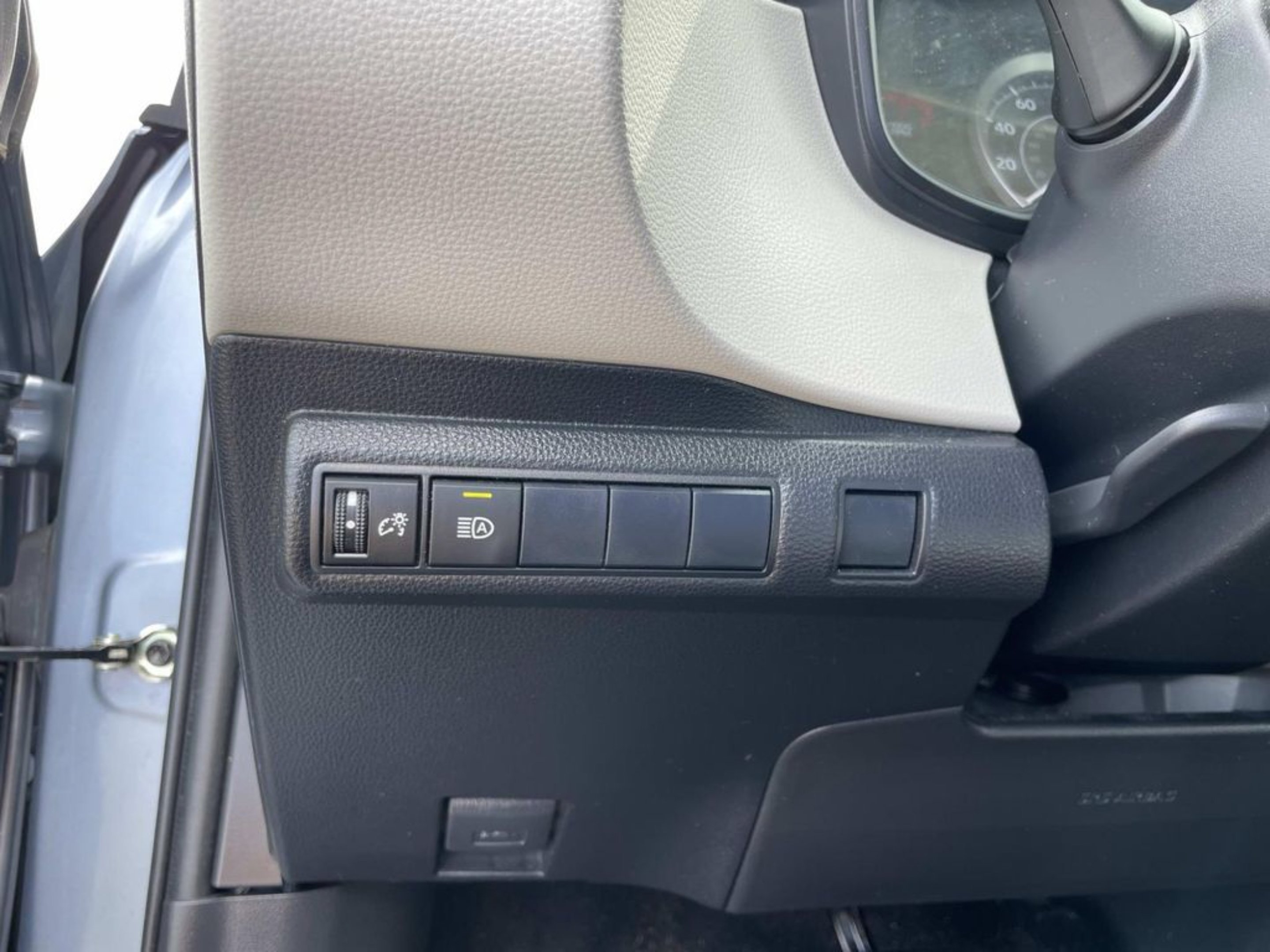 Used 2021  Toyota LE image 22