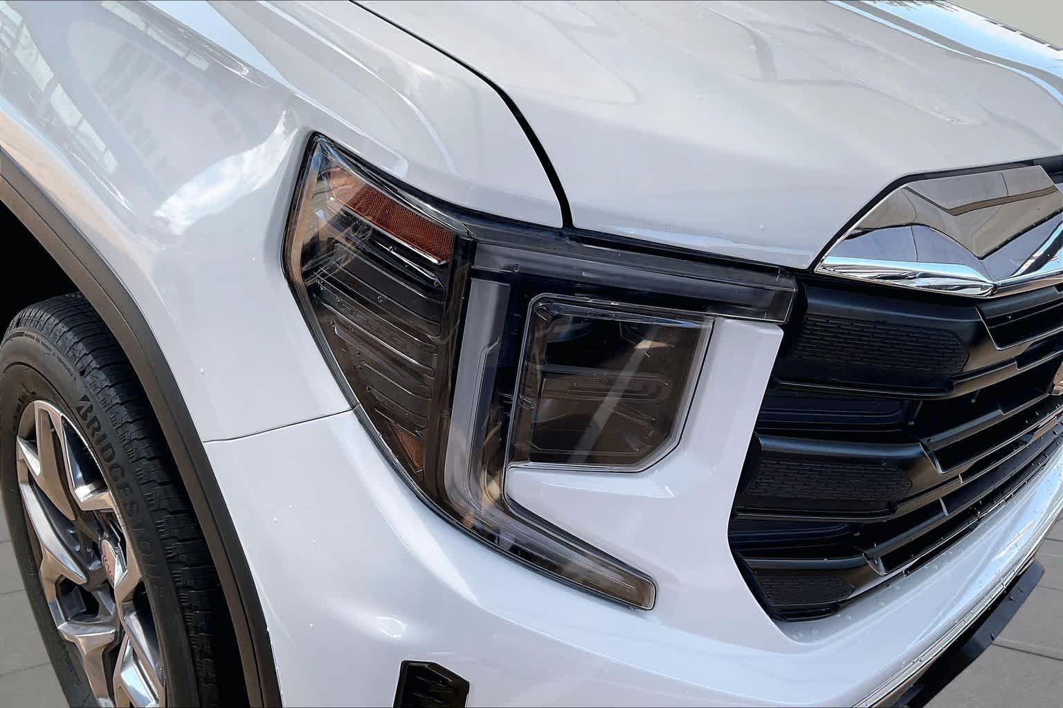 Used 2024 Summit White GMC Pro image 27