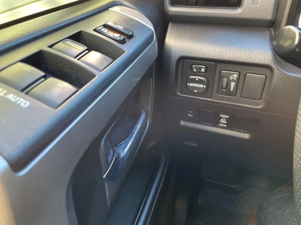 Used 2017 Blue Toyota SR5 image 17