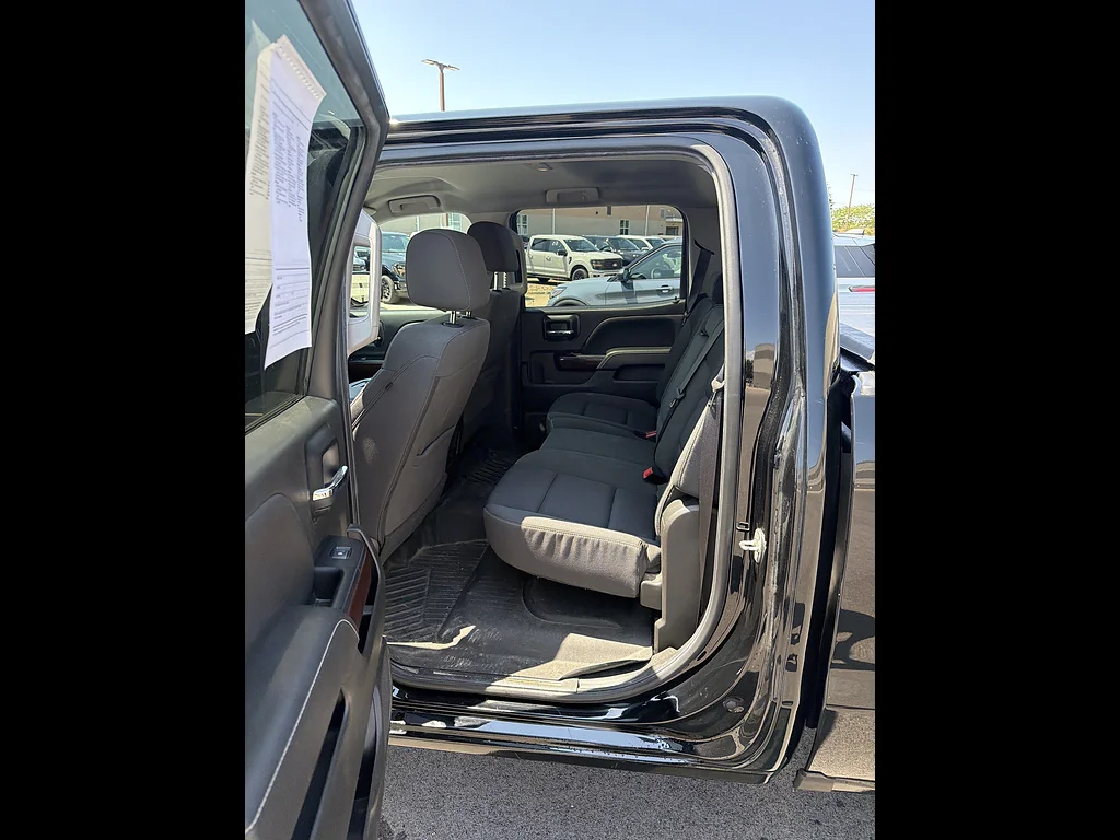 Used 2018 Onyx Black GMC SLE image 9
