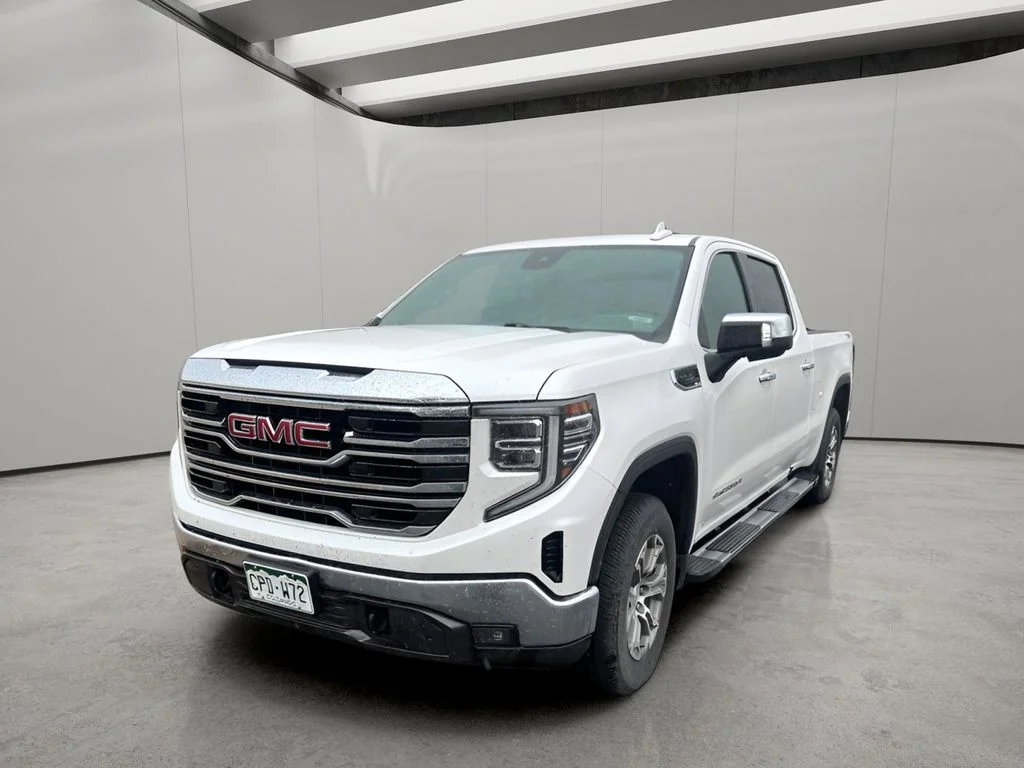 2022 GMC Sierra 4WD Crew Cab Short Box SLT's photo