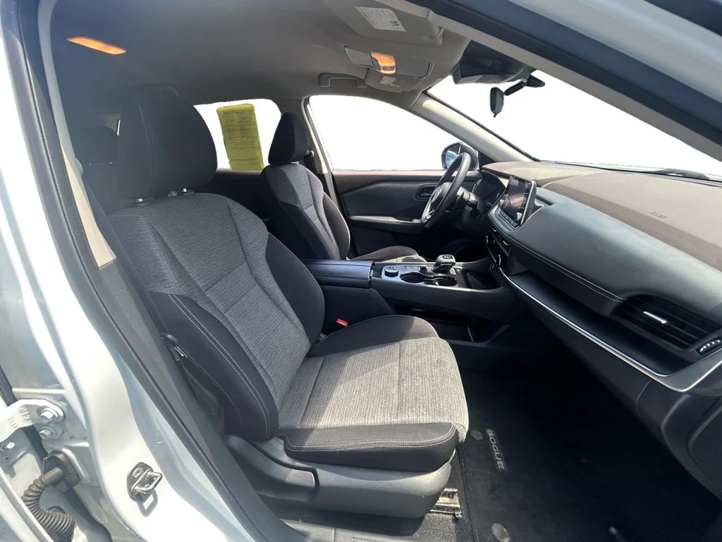 Used 2021 Glacier White Nissan S image 16