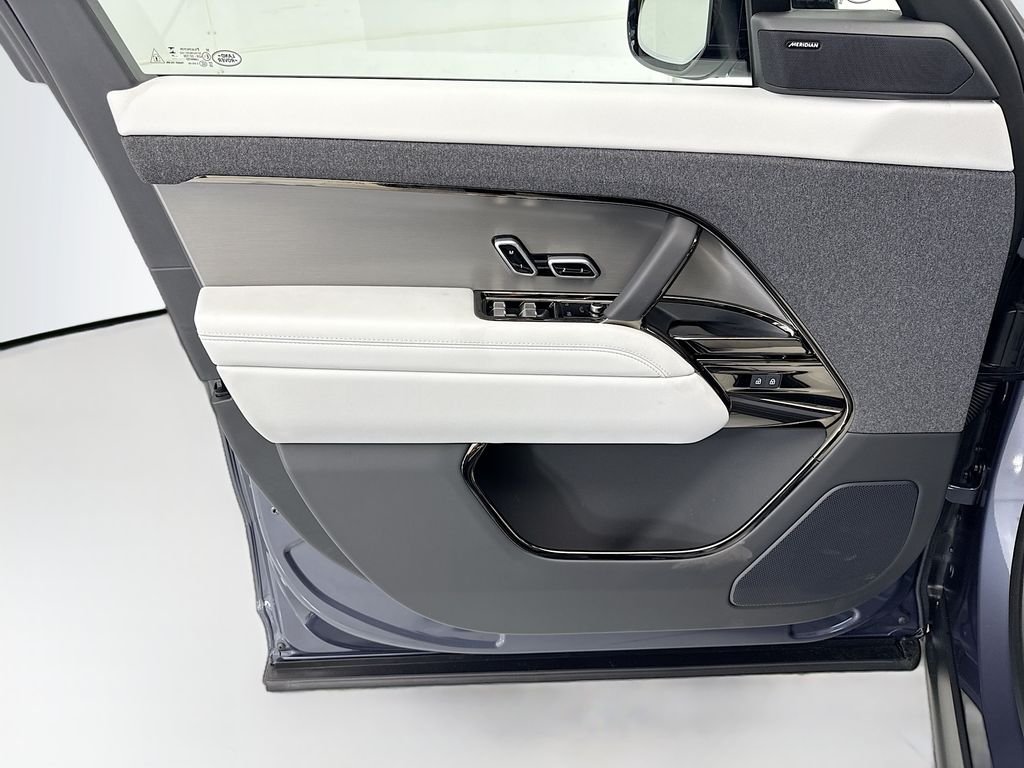 New 2026 Varesine Blue Land Rover SE image 22