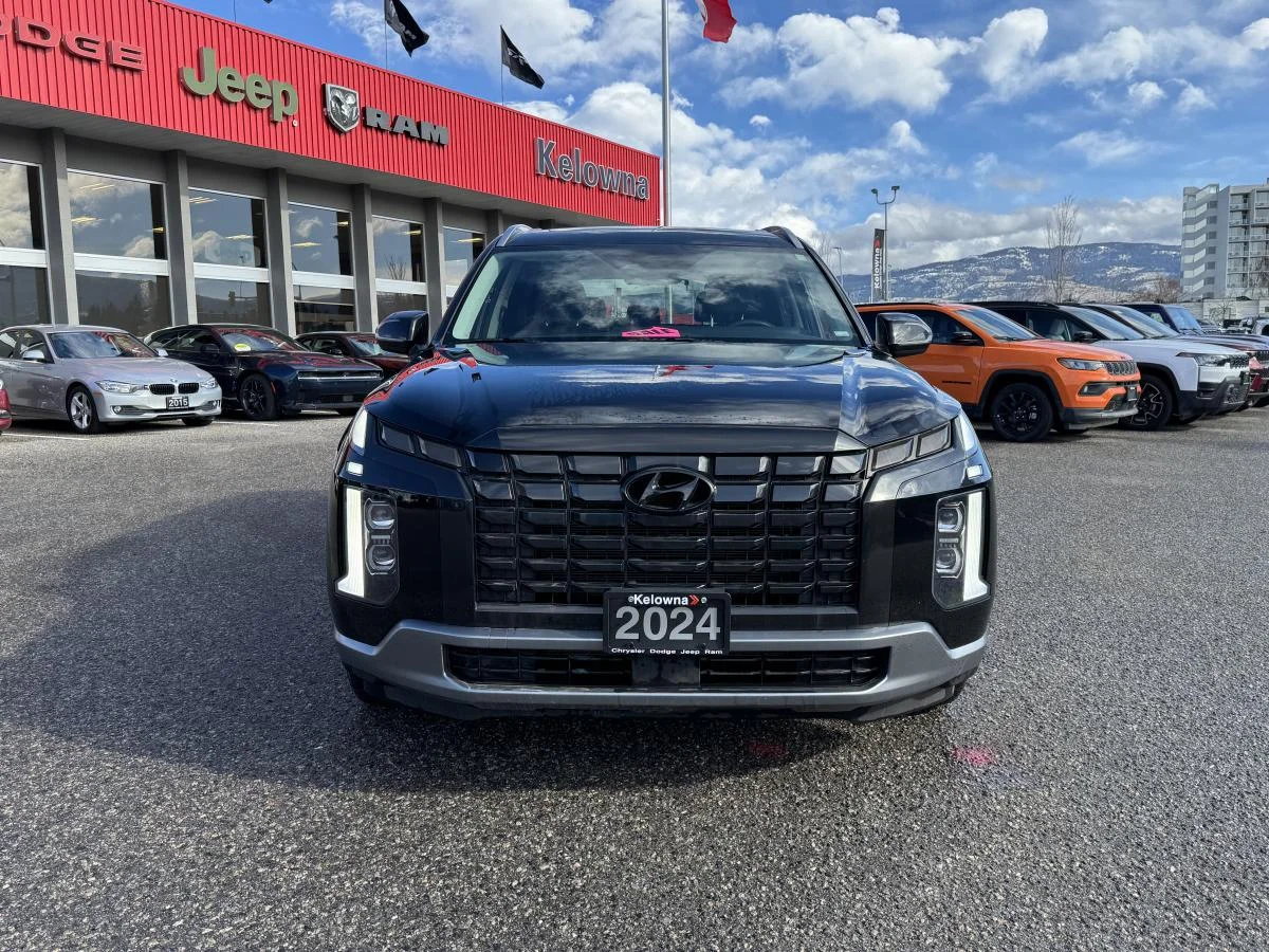 Used 2024 Black Hyundai Preferred 8-Passenger AWD image 3