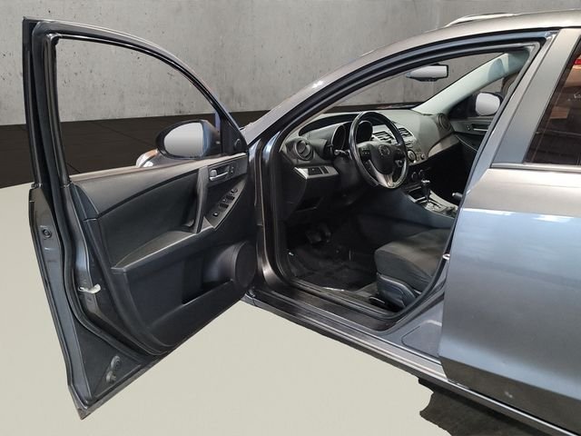 Used 2013 Graphite Mica Mazda i Touring image 16