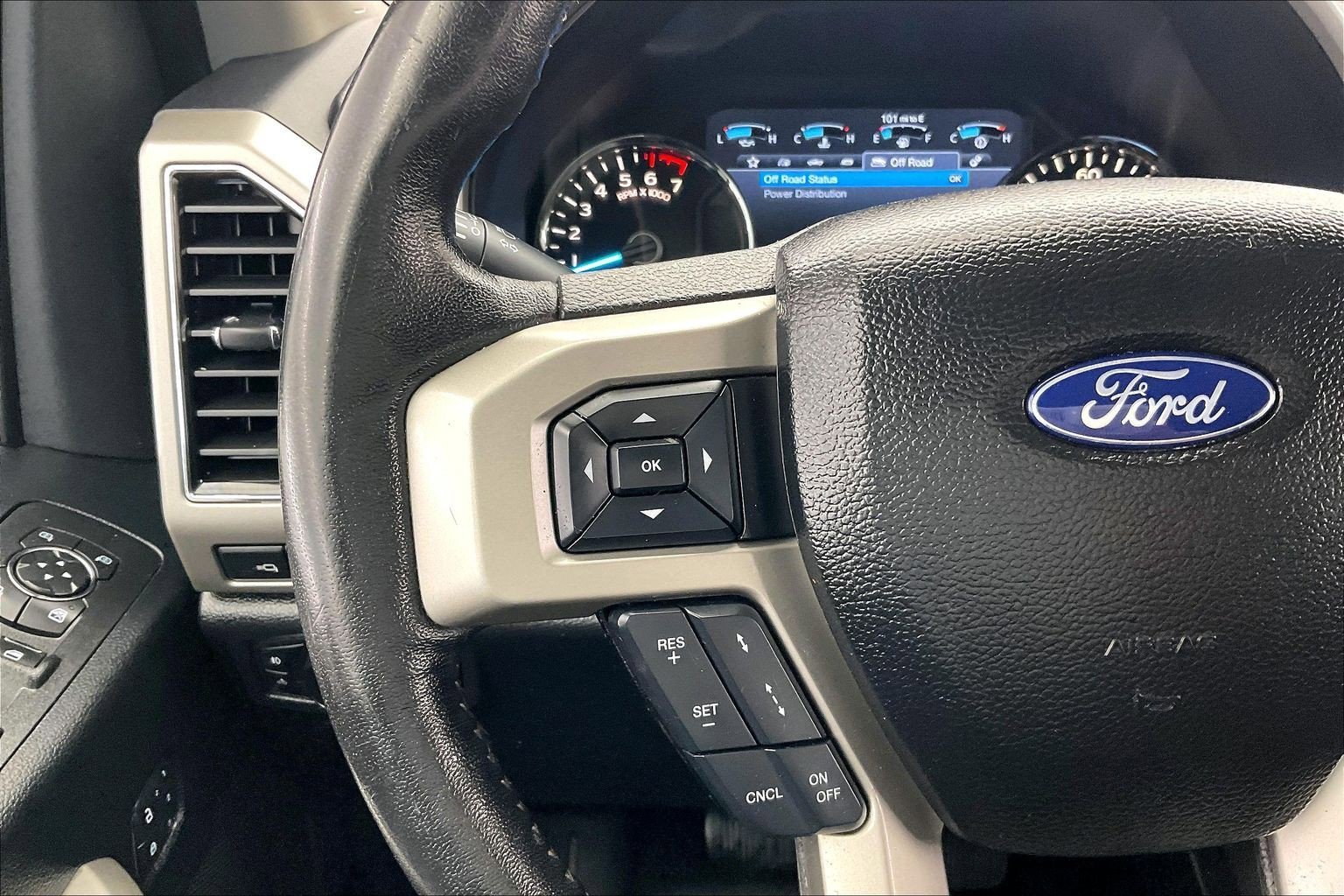 Used 2018 White Platinum Metallic Tri-Coat Ford LARIAT image 16