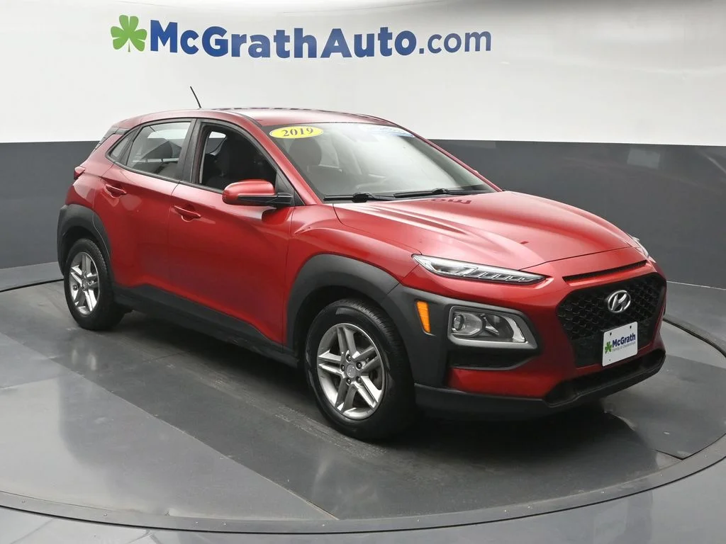 Used 2019 Hyundai Kona SE with VIN KM8K1CAA3KU284665 for sale in Marion, IA