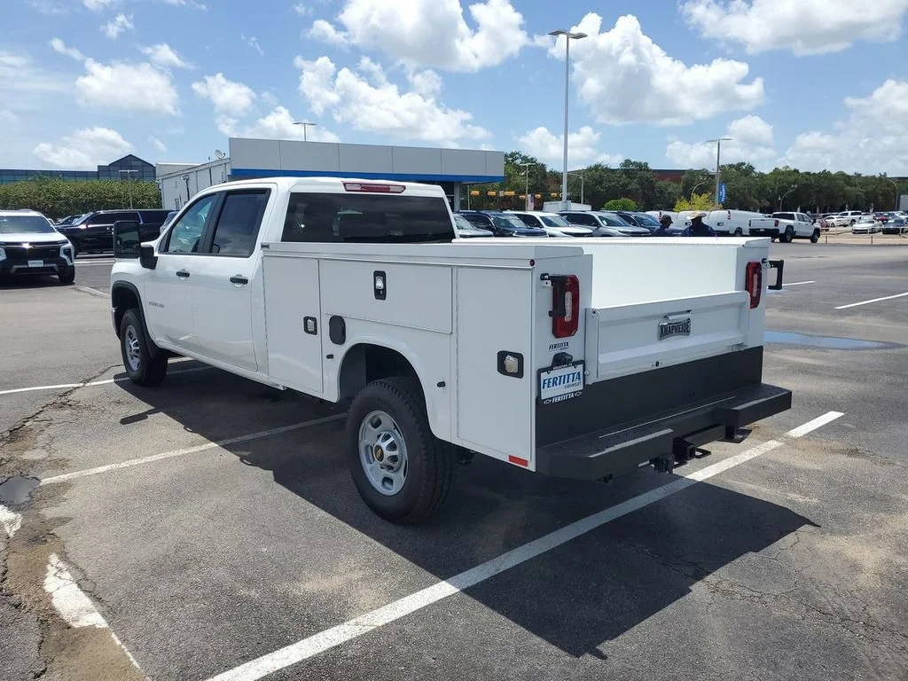 New 2026 Summit White Chevrolet WT image 14
