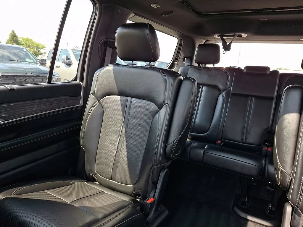 Used 2022 Diamond Black Crystal Pearlcoat Jeep Series II image 19