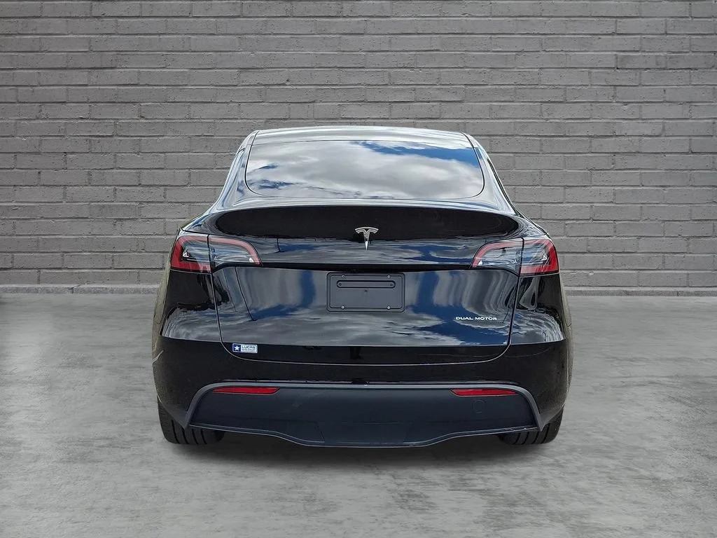 Used 2023  Tesla Long Range image 9