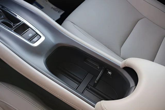 Used 2022 White Honda EX-L image 26
