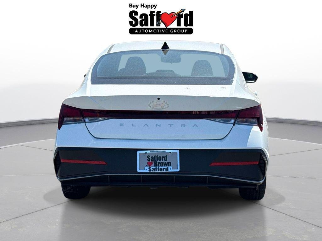 New 2026 White Hyundai SE image 5