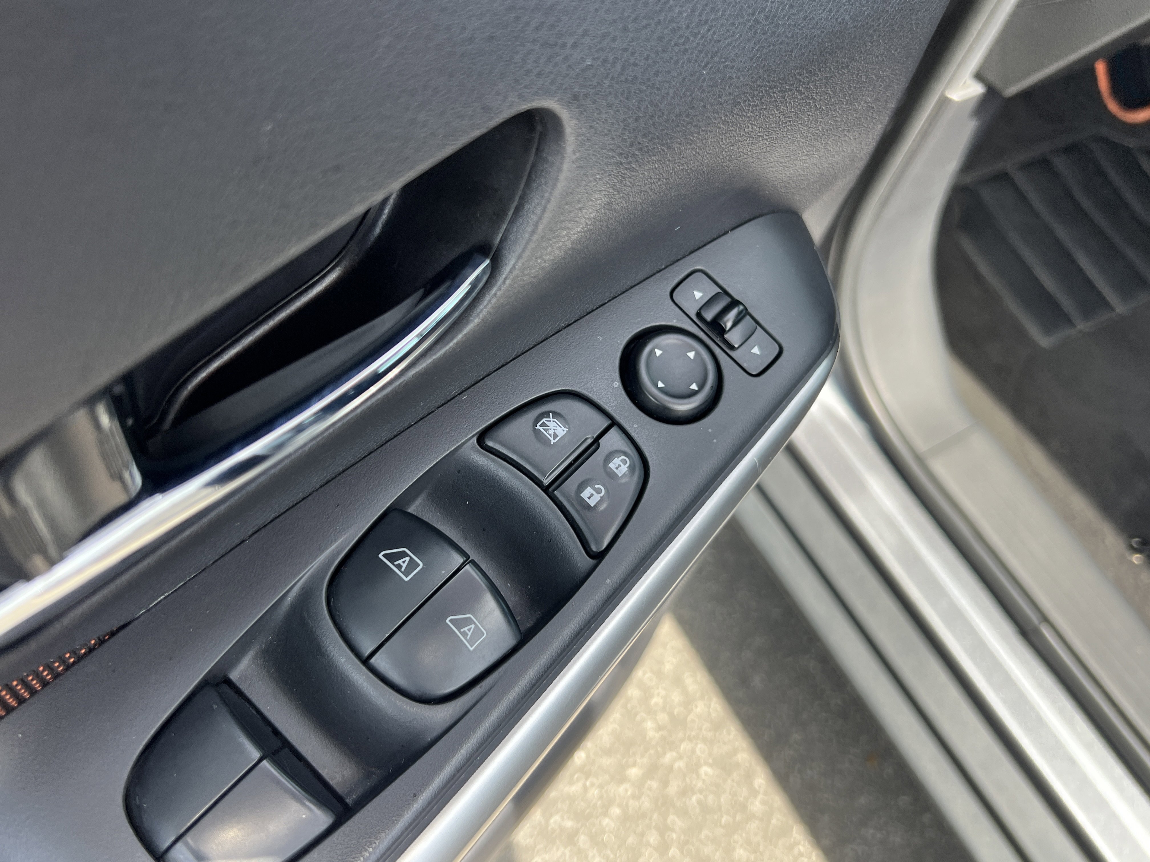 Used 2019 Gun Metallic Nissan SR image 20