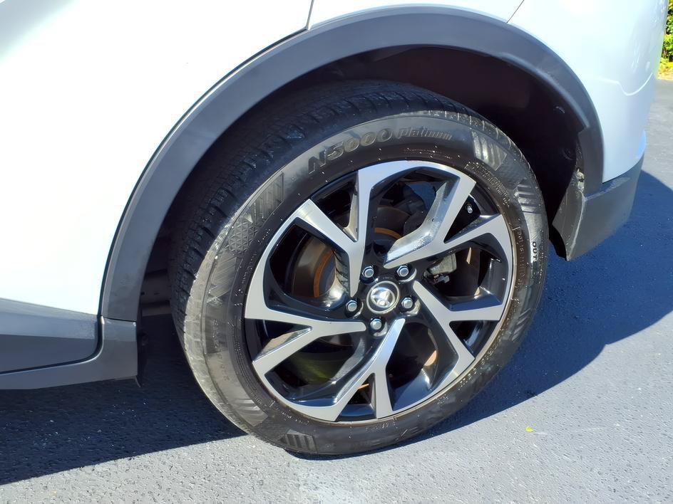 Used 2018 Blizzard Pearl Toyota XLE image 10