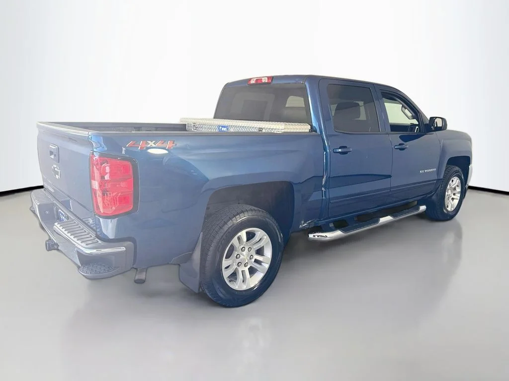 Used 2018 Deep Ocean Blue Metallic Chevrolet LT image 12