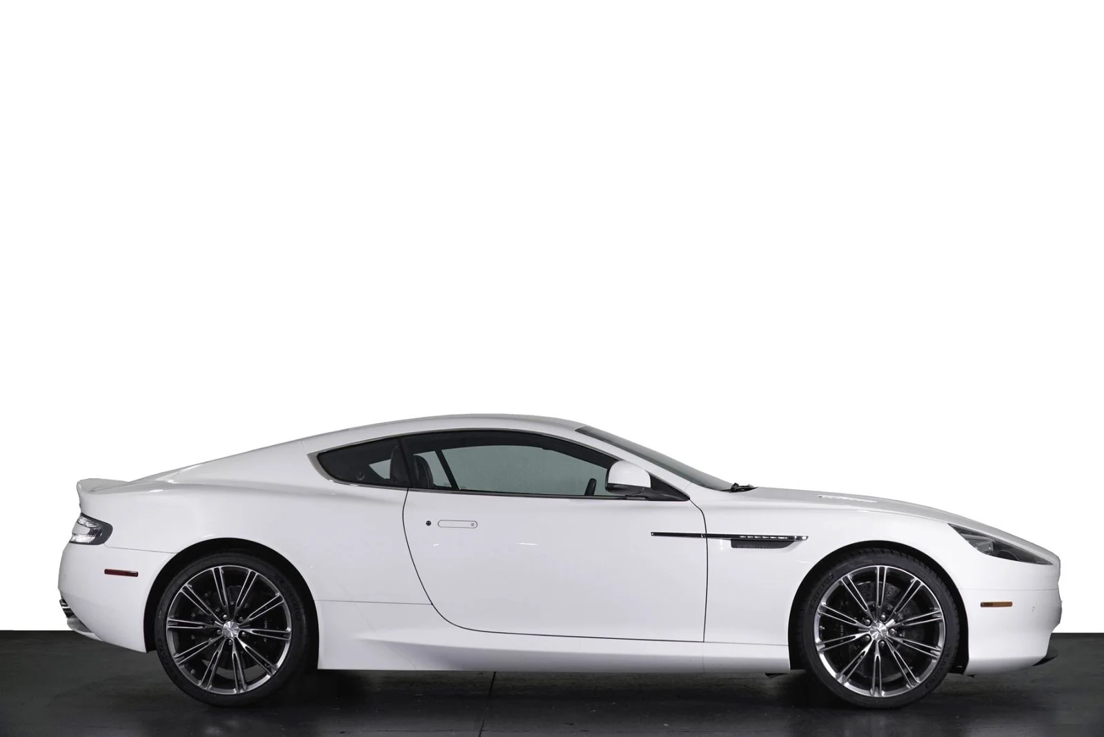 Used 2015 White Aston Martin  image 33