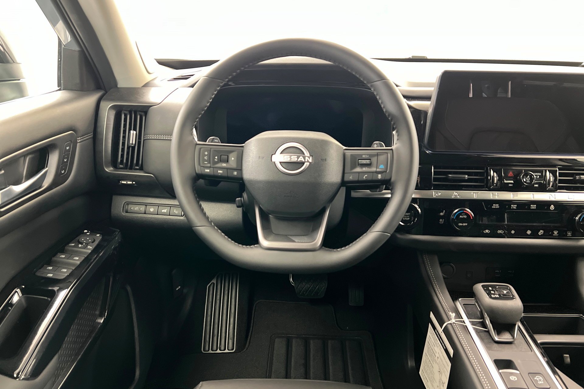 2026 Nissan Pathfinder Platinum - Photo 13