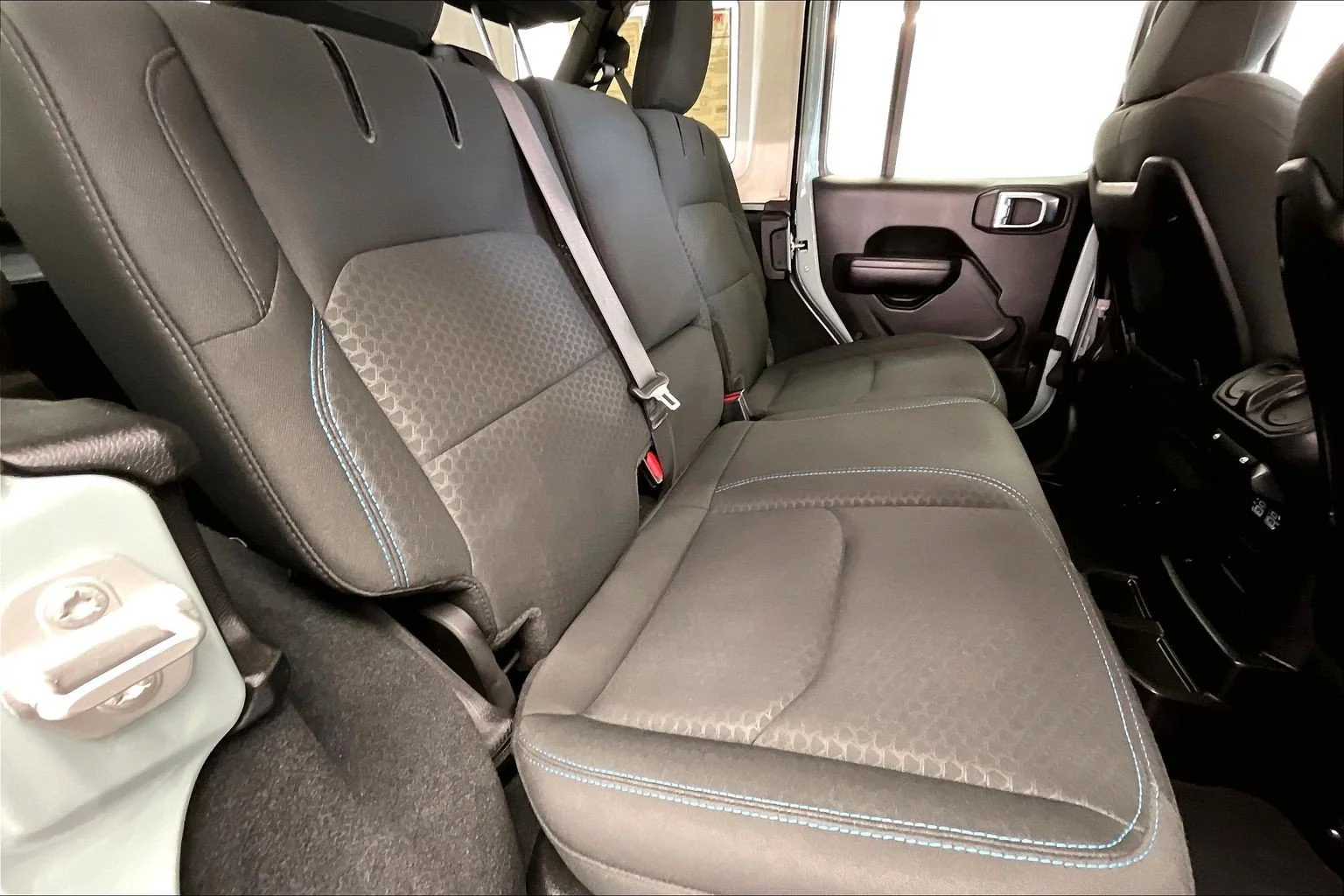 Used 2024 Earl Clearcoat Jeep Rubicon 4xe image 18