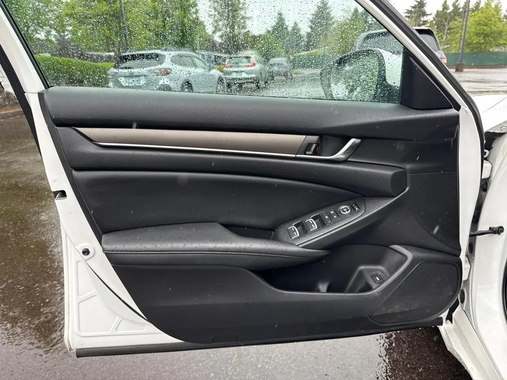 Used 2019 Platinum White Pearl Honda LX image 17