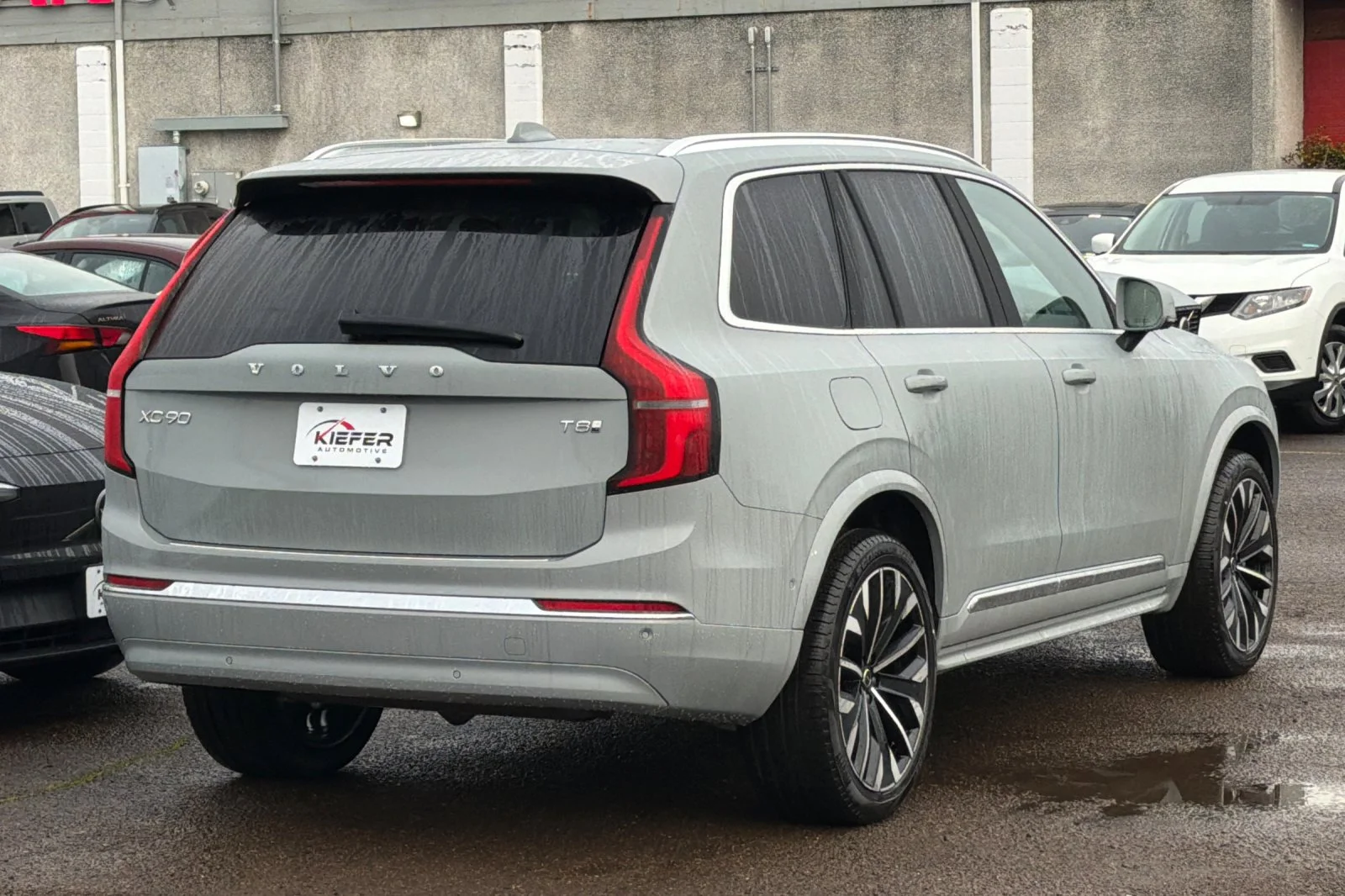 New 2026 VAPOUR GRAY Volvo Plus image 4