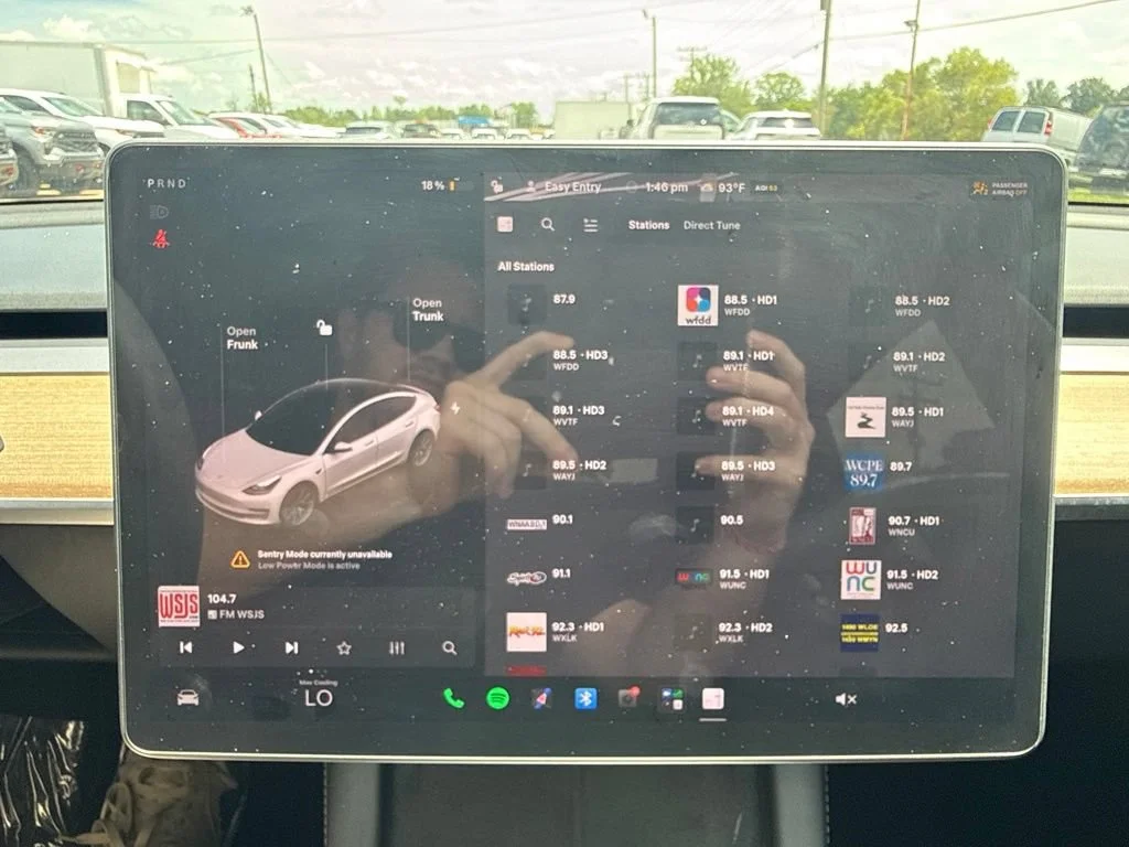Used 2023  Tesla  image 18