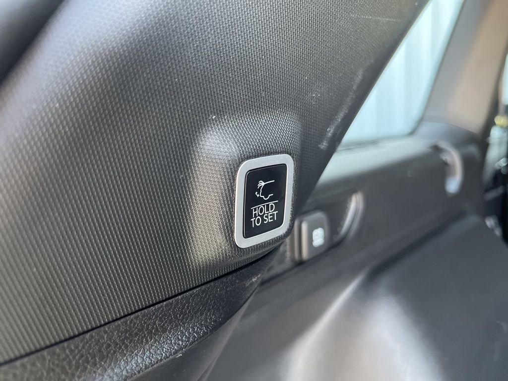 Used 2023 Silver Jeep Altitude X image 38