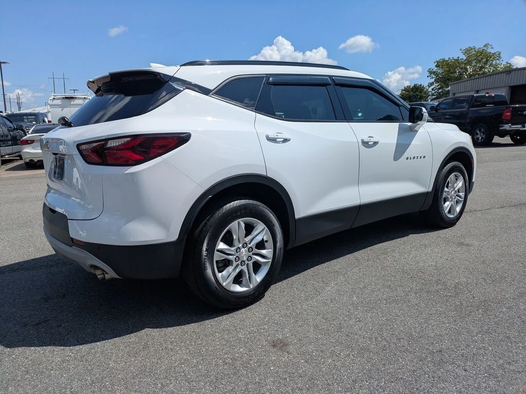 Used 2022 White Chevrolet LT image 4