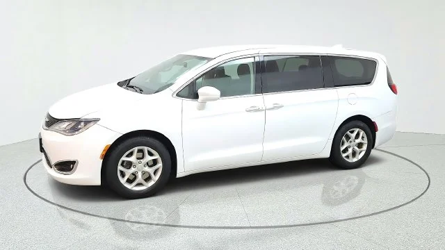 Used 2018 White Chrysler Touring Plus image 5