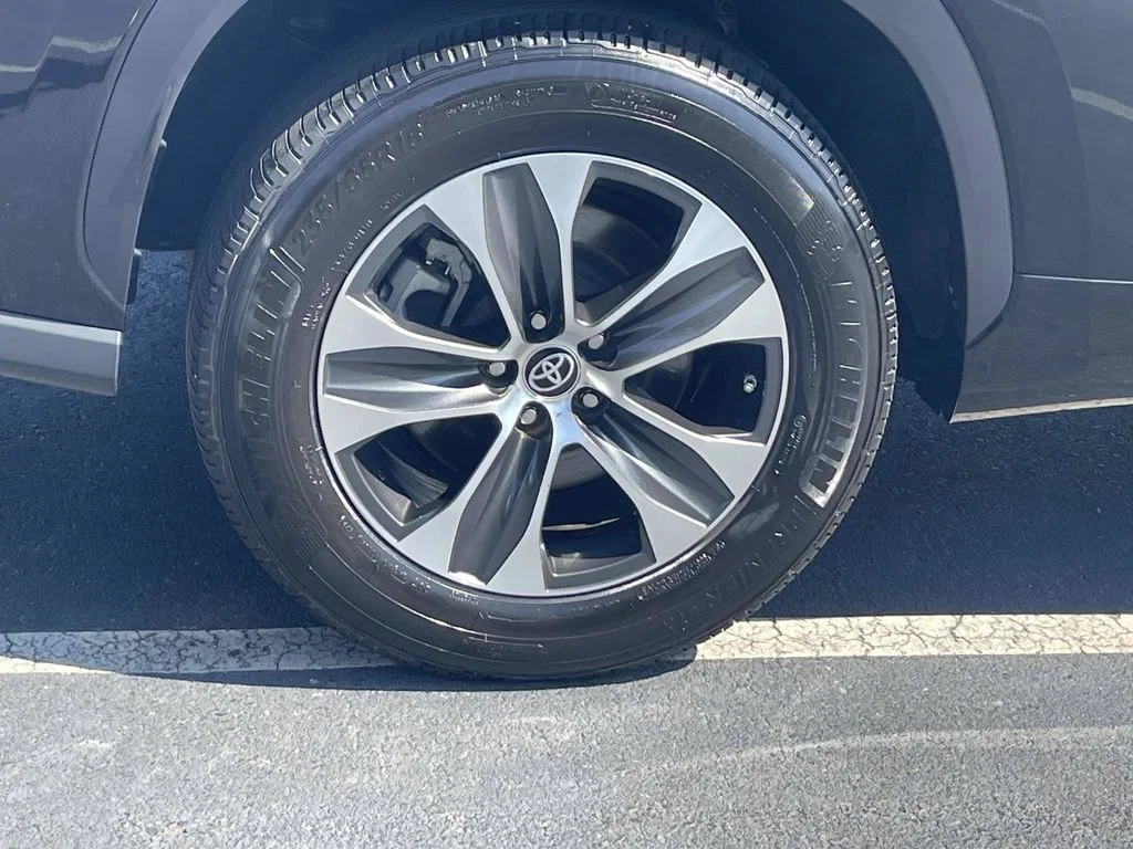 Used 2021 Brown Toyota XLE image 9