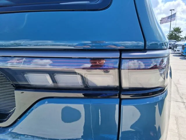 New 2026 Steel Blue Exterior Paint Jeep Limited Reserve image 11