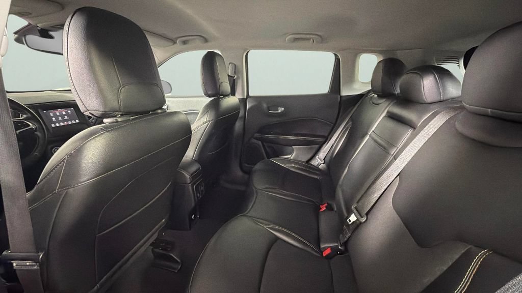 Used 2020 Silver Jeep Latitude FWD image 26