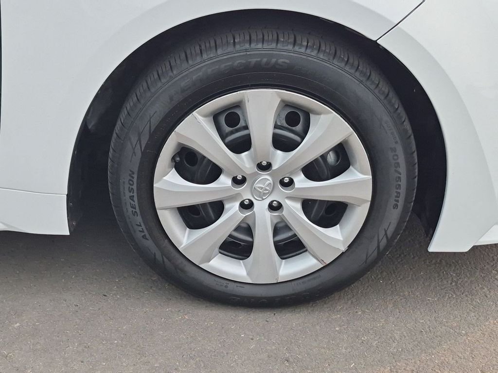 Used 2024 Ice Toyota LE image 31