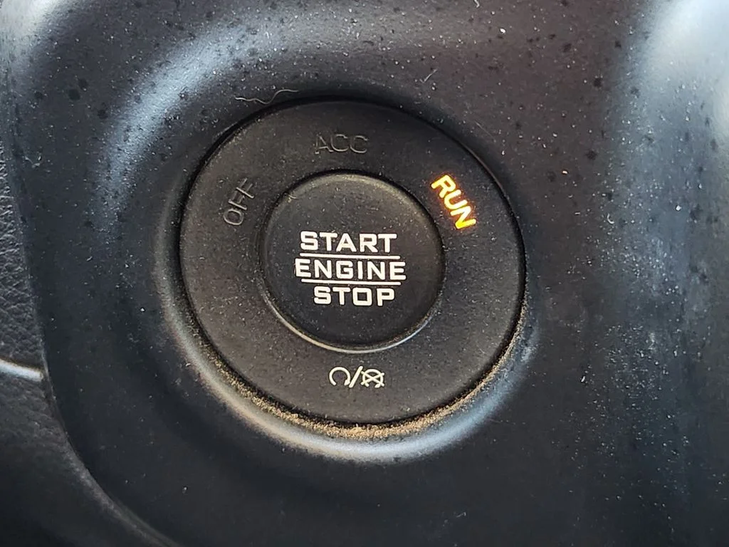 Used 2020 Black Clearcoat Jeep Overland image 23