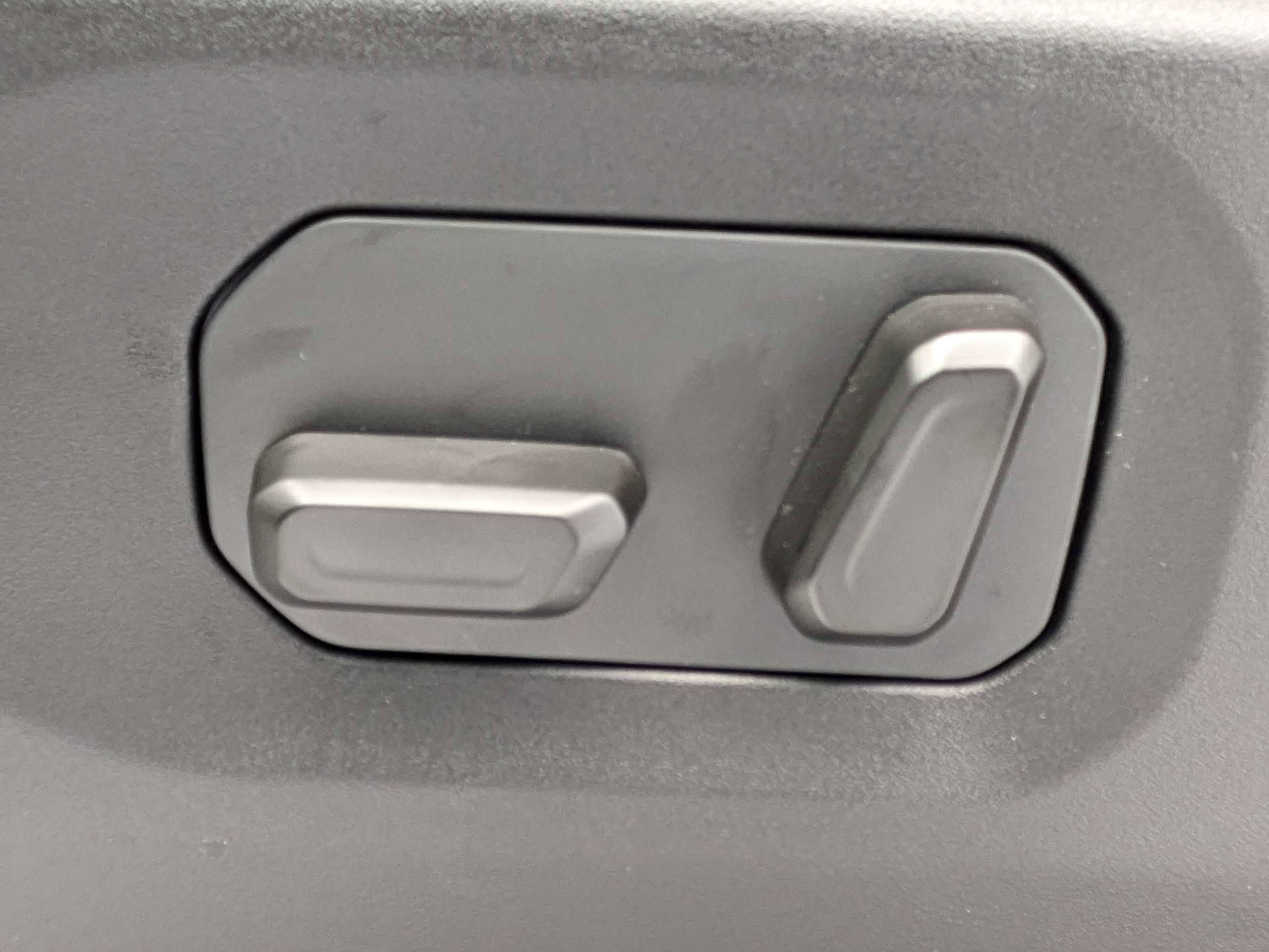 New 2026 Bright White Clear-Coat Exterior Paint Jeep Sahara image 21