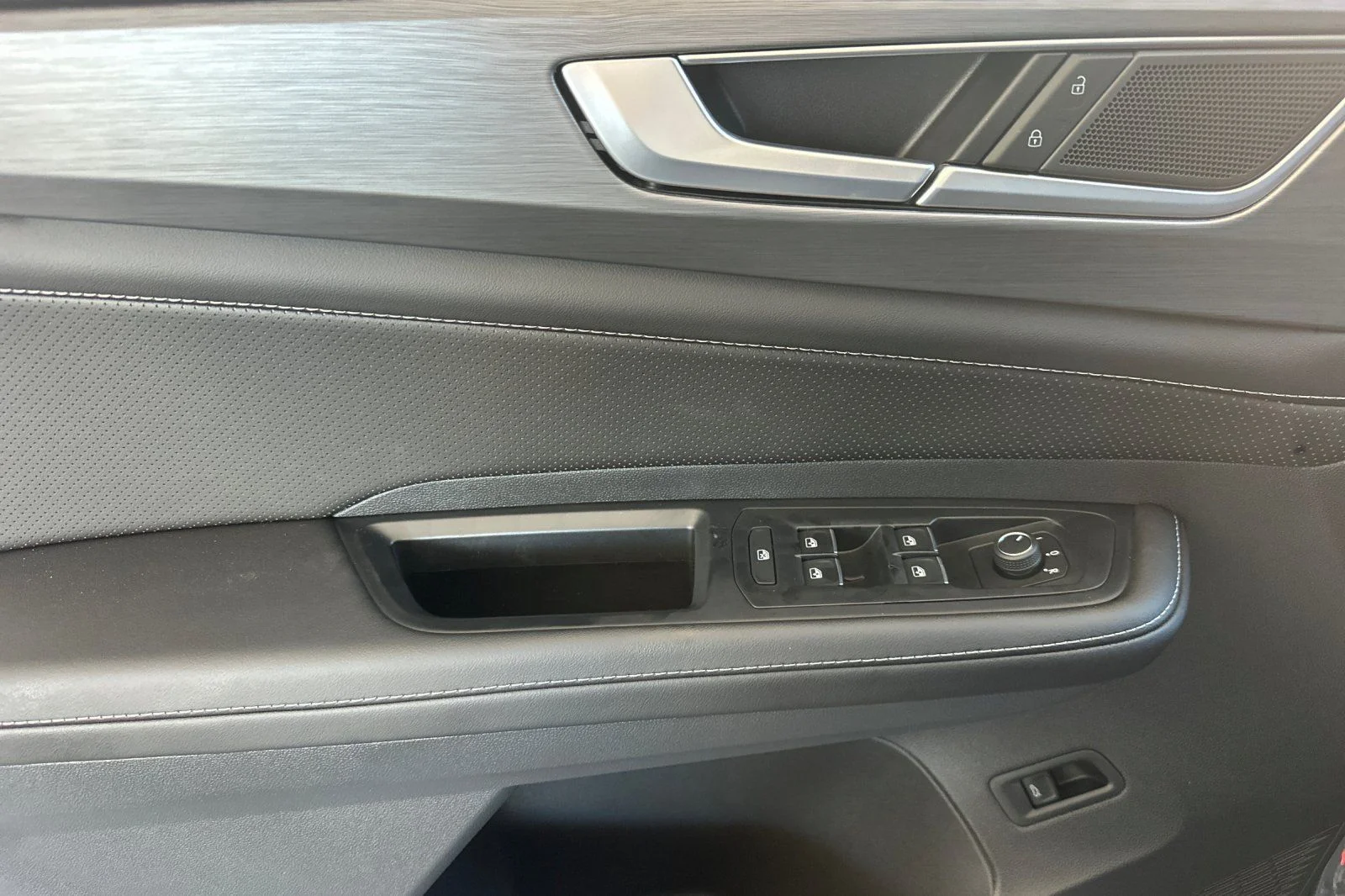 New 2026 Gray Volkswagen 2.0T SE w/Technology image 10