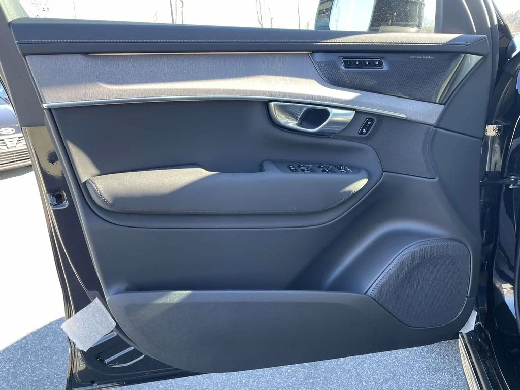 New 2026 Onyx Black Volvo Ultra image 6