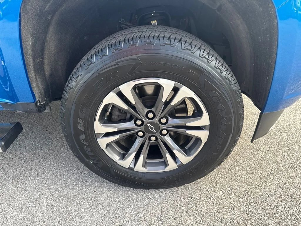 Used 2021 Blue Chevrolet Z71 image 39