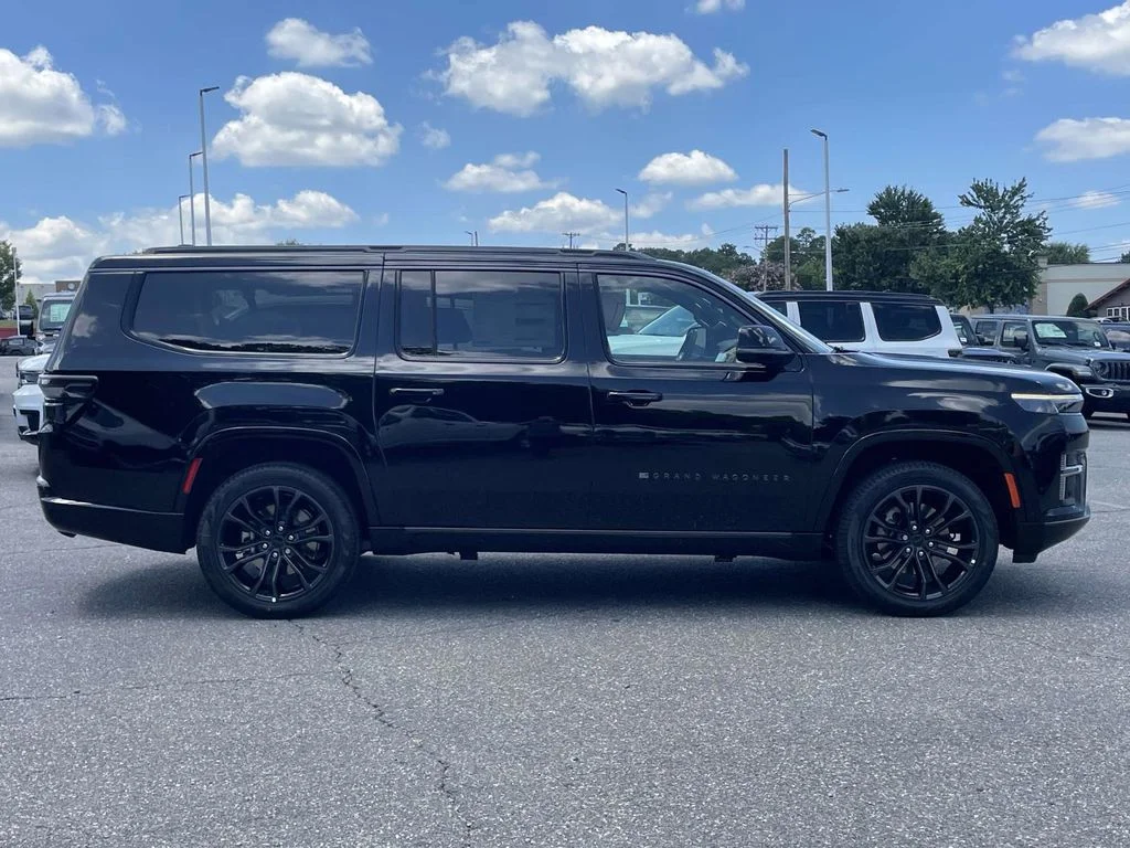 New 2026 High Gloss Black Jeep Summit Reserve image 9