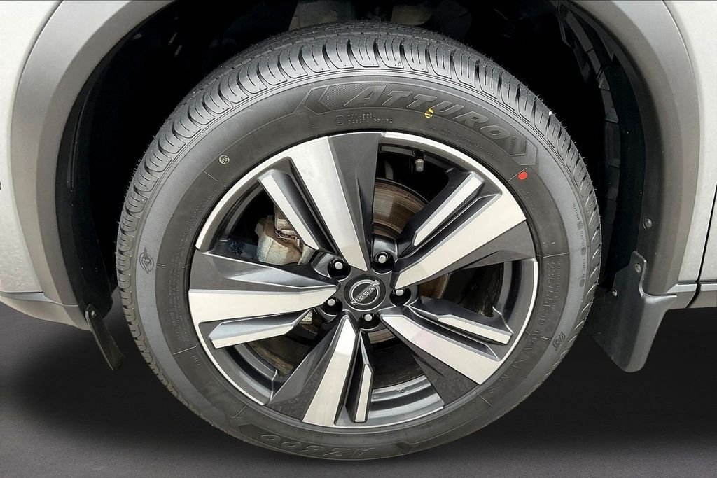 Used 2023 Gun Metallic Nissan Platinum image 34