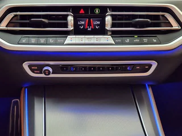 Used 2023 Mineral White Metallic BMW sDrive40i image 19