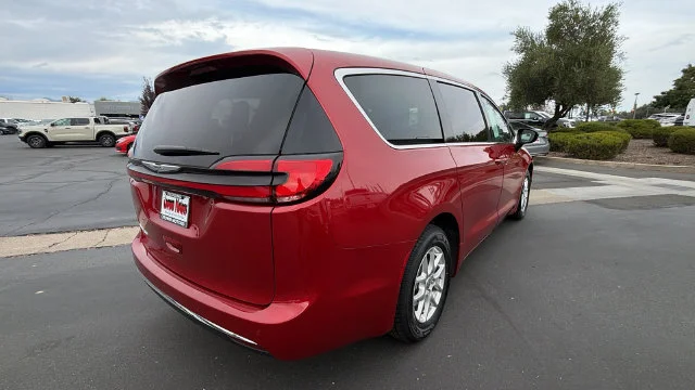 Used 2025 Red Chrysler Select image 4