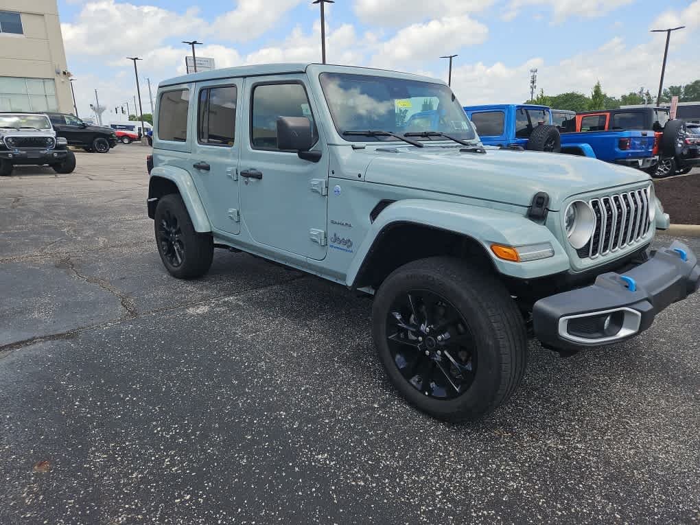 Used 2024 Earl Clearcoat Jeep Sahara image 3